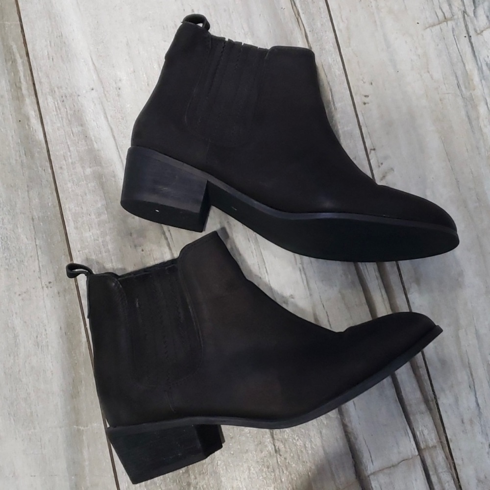 Steven Madden Nylie leather booties